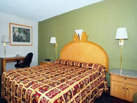 Americas Best Value Inn Salina Exterior photo