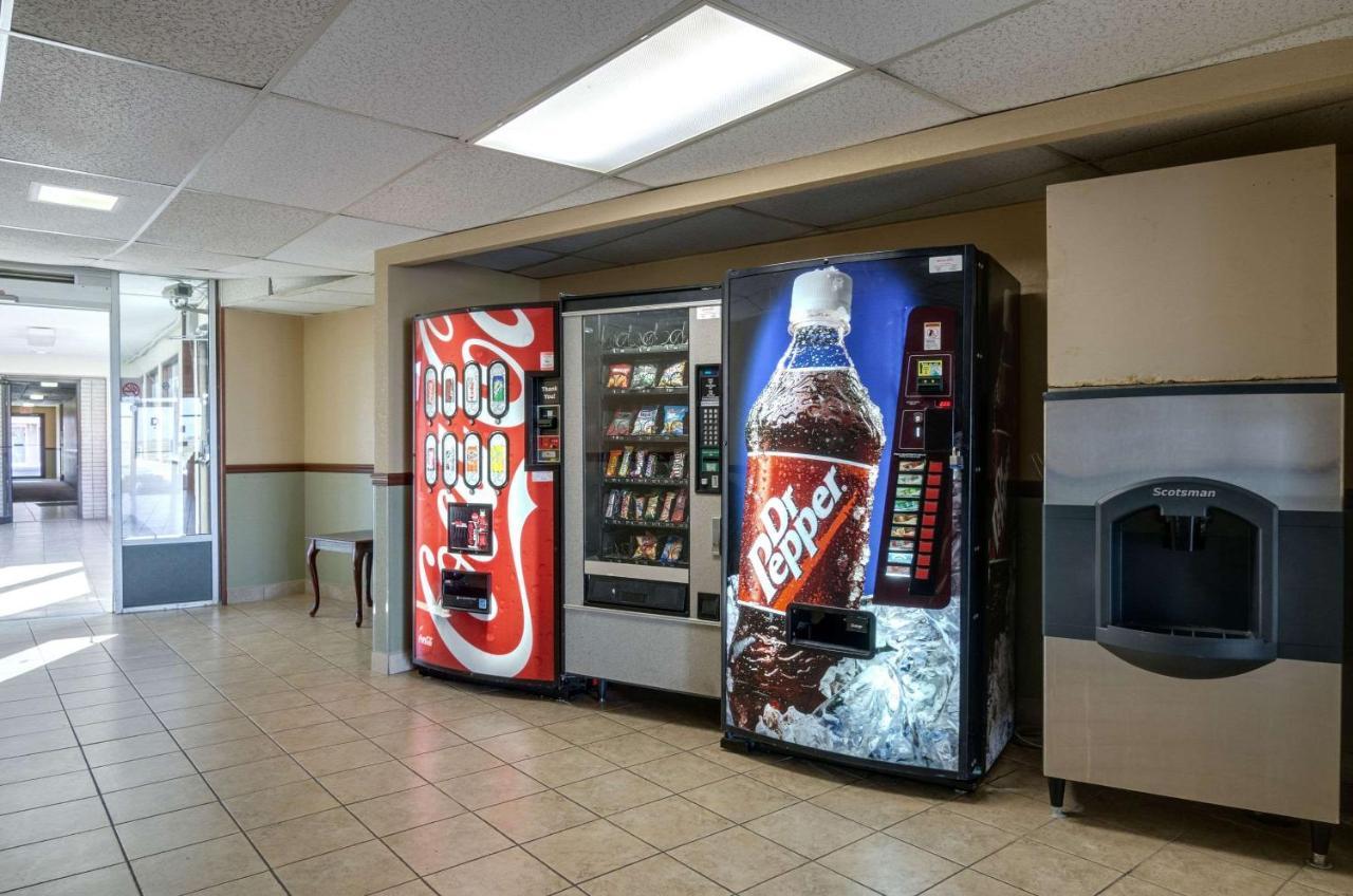 Americas Best Value Inn Salina Exterior photo